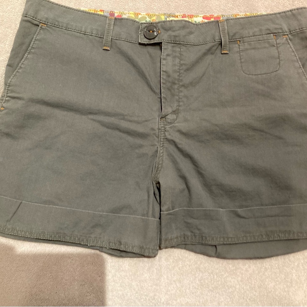 Levi's Khaki Cargo Shorts Versatile Cotton Blend
